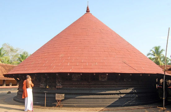 Sreekovil of Thrikkuratti Mahadevar