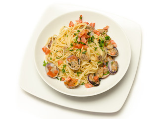 Spaghetti vongole e pomodoro fresco