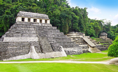Fototapeta na wymiar Palenque pyramides