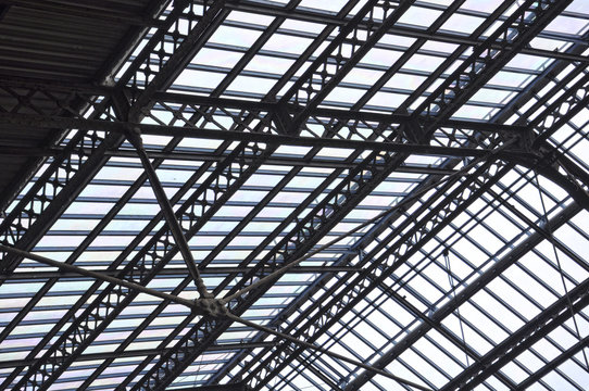 Estaci&oacute;n Lyon Perrache, arquitectura del hierro, marquesina