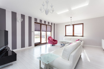 Vibrant cottage - living room