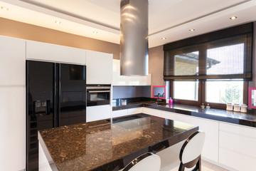 Vibrant cottage - kitchen