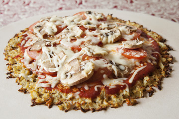 No Crust Pizza, pizza with an non-traditional cauliflower crust
