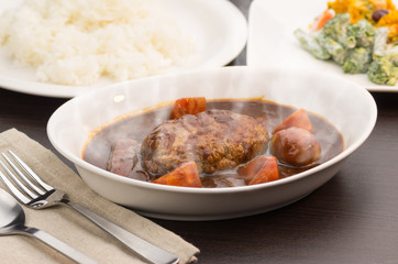 煮込みハンバーグ