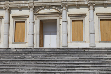 Fototapeta na wymiar Schody wejście Villa Manin