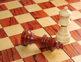 checkmate with the King threw and the White Queen who wins