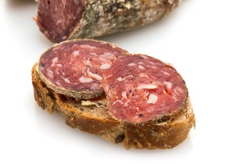 Slices of ​​sausage on bread.