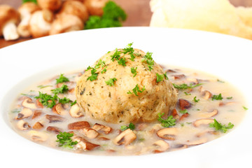 Dumpling with mushrooms - Semmelknödel mit Pilzen