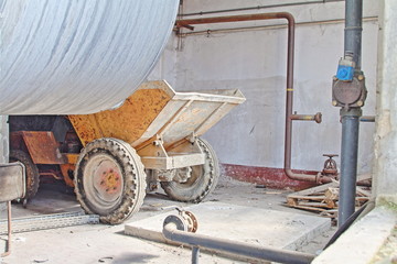 Interno di un'industria abbandonata