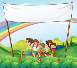 Fotobehang Regenboog Een groep kinderen onder de lege bewegwijzering
