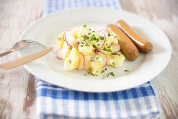 Sojawürstchen mit Kartoffelsalat