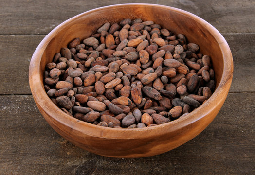 Beans in bowl on wooden background