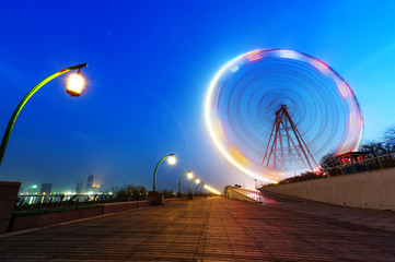 Ferris wheel at dusk