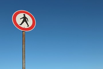 Deutsches Verkehrszeichen: Verbot f&uuml;r Fu&szlig;g&auml;nger