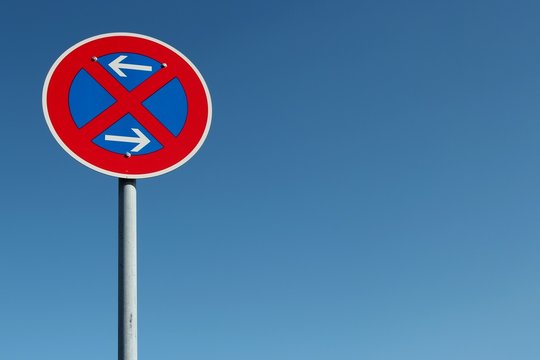 Deutsches Verkehrszeichen: Absolutes Haltverbot