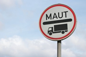 Deutsches Verkehrszeichen: Mautpflicht nach dem Bundesfernstraßen­mautgesetz