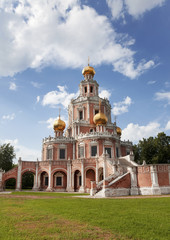 Fototapeta na wymiar Moskwa. Kościół wstawiennictwem Matki Bożej