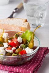 Griechischer Salat mit Feta