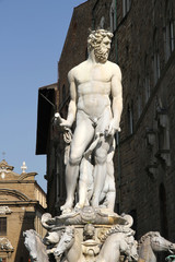 Statue des Neptunbrunnens in Florenz