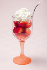 coppa di fragole con panna