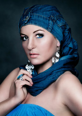 fashion portrait mit Jeansmütze / flower&jeans 02