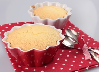 sponge cake in red and white cups © SpaPartners