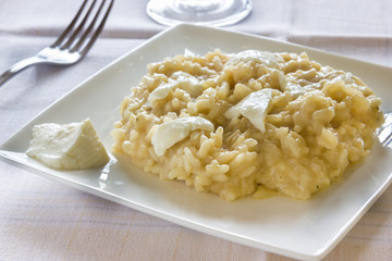 Risotto with shallots and soft cheese