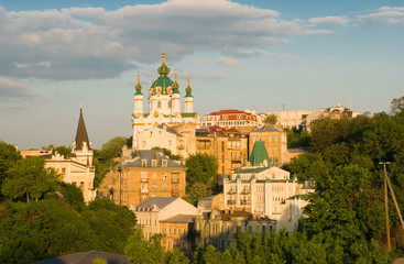 Fototapeta na wymiar Andrzejki Kościół. Miasto Kijów