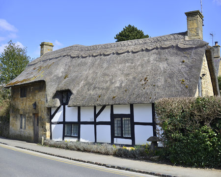 Cottages Broadway