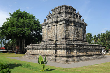 Fototapeta na wymiar Sito archeologico di Mendut sull'isola di Java in Indonesia