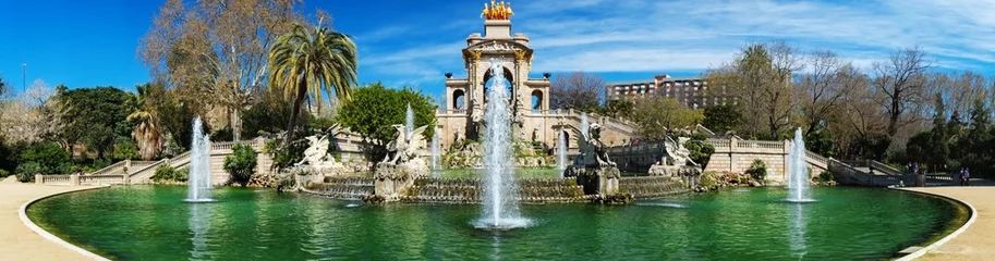 Fotobehang Barcelona Panorama van fontein in een Parc de la Ciutadella, Barcelona