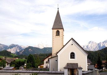 Fototapeta na wymiar Kirche in Antermoia - Gadertal - Dolomity - Alpy