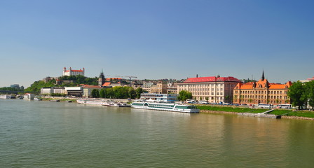 Fototapeta na wymiar Dunabe nabrzeże. Bratislava. Słowacja.