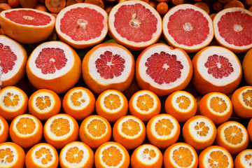Oranges and grapefruits on a Turkish market