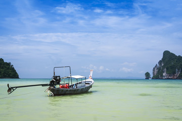 Obraz premium longtail boat koh phi phi