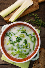Spring vegetable soup in a pot © Kamila Cyganek