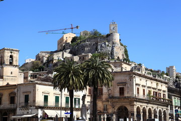 Modica, castello dei Conti, torre con l'orologio.