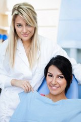 Fototapeta premium Cheerful dentists assistant with patient