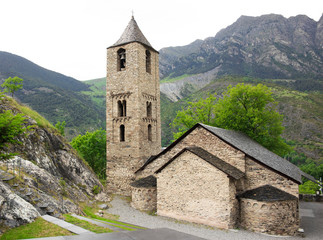 Fototapeta na wymiar Romanesque church of Sant Joan de Boi in Vall de Boi