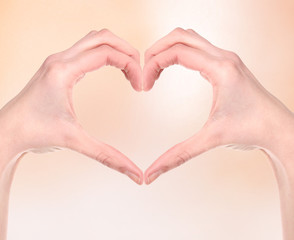 Obraz premium Woman hand making sign Heart