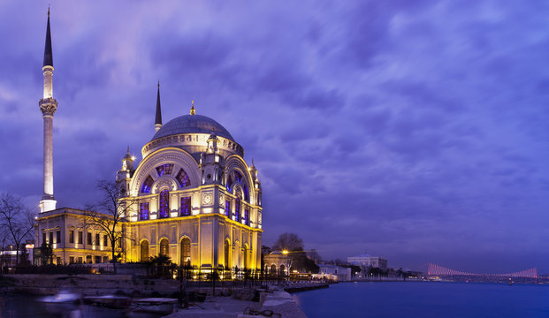 Mezquita de Dolmabah&ccedil;e (Estambul)
