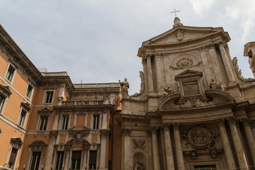 Fototapeta na wymiar Wielki kościół w centrum Rzymu, Włochy.