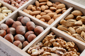 Nut mix in wooden box - walnut, almond, hazelnut, cashew and pea - 51209801