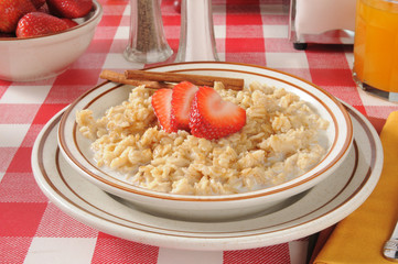 Oatmeal with strawberries