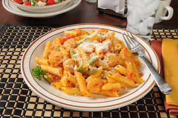 Pasta with asparagus and shrimp