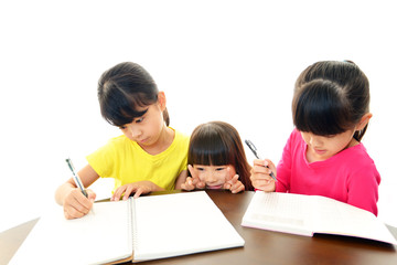 Fototapeta na wymiar 勉強中の３人の女の子
