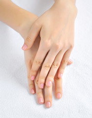 Naklejka premium Beautiful woman hands are on a white towel