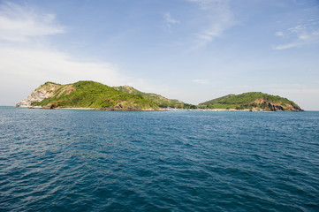 Fototapeta na wymiar Green island against blue surround