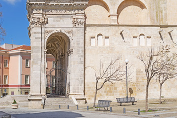 Fototapeta na wymiar widok z boku katedry