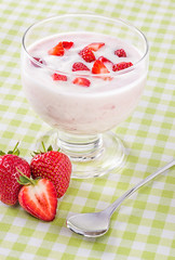 Frischer cremiger Erdbeerjoghurt